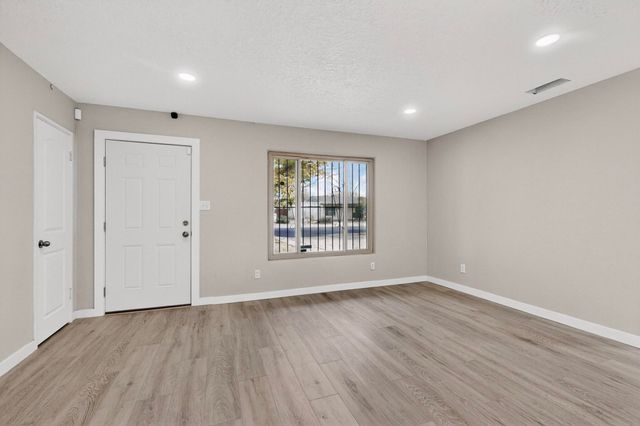 605 Ortiz Drive SE, Albuquerque, NM 87108