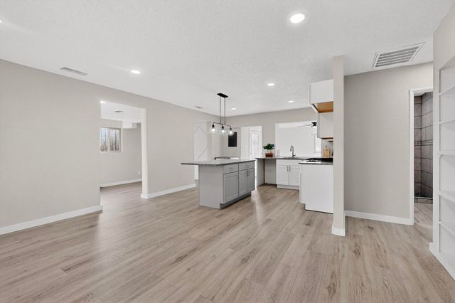 605 Ortiz Drive SE, Albuquerque, NM 87108