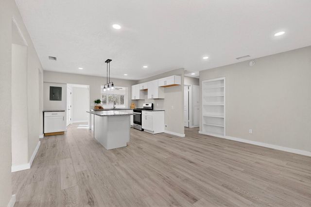 605 Ortiz Drive SE, Albuquerque, NM 87108