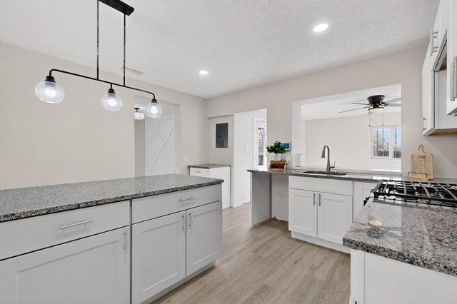 605 Ortiz Drive SE, Albuquerque, NM 87108