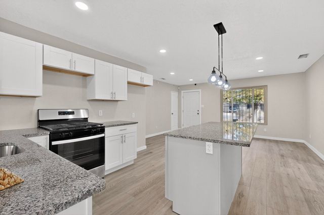 605 Ortiz Drive SE, Albuquerque, NM 87108