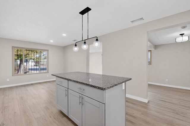 605 Ortiz Drive SE, Albuquerque, NM 87108