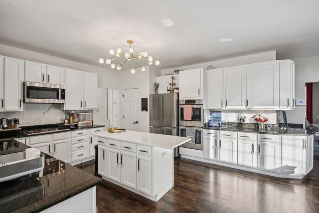 34115 N Wooded Glen Drive, Grayslake, IL 60030