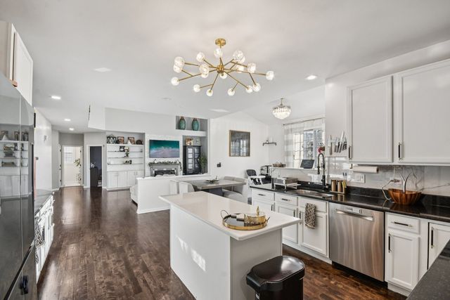 34115 N Wooded Glen Drive, Grayslake, IL 60030