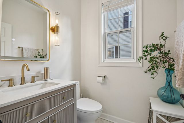 34115 N Wooded Glen Drive, Grayslake, IL 60030