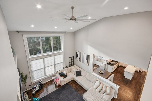 34115 N Wooded Glen Drive, Grayslake, IL 60030