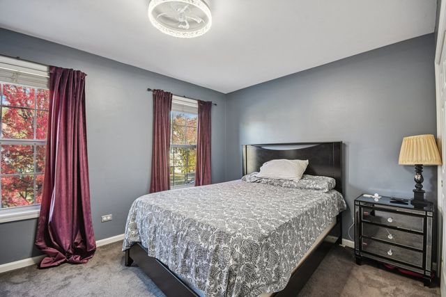 34115 N Wooded Glen Drive, Grayslake, IL 60030