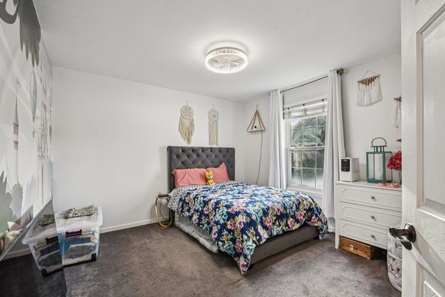 34115 N Wooded Glen Drive, Grayslake, IL 60030