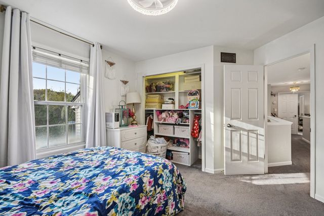 34115 N Wooded Glen Drive, Grayslake, IL 60030