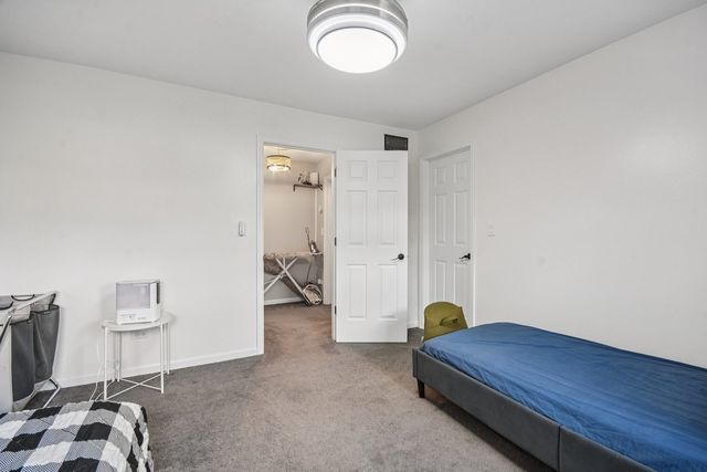 34115 N Wooded Glen Drive, Grayslake, IL 60030