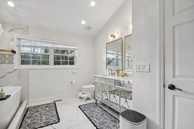 34115 N Wooded Glen Drive, Grayslake, IL 60030