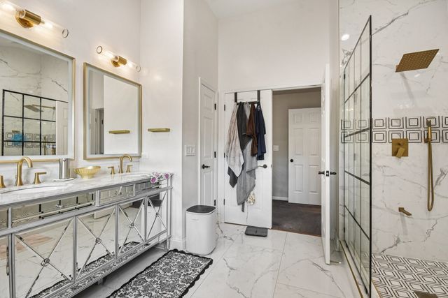 34115 N Wooded Glen Drive, Grayslake, IL 60030