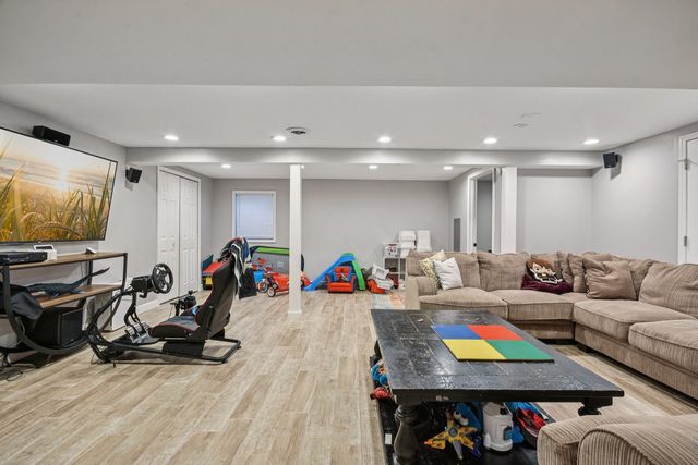 34115 N Wooded Glen Drive, Grayslake, IL 60030