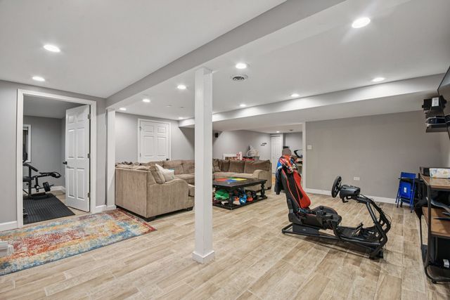 34115 N Wooded Glen Drive, Grayslake, IL 60030