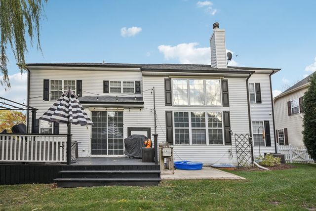 34115 N Wooded Glen Drive, Grayslake, IL 60030