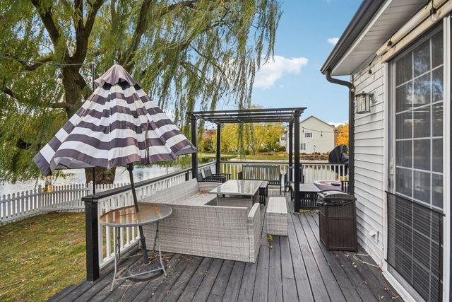 34115 N Wooded Glen Drive, Grayslake, IL 60030