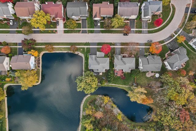 34115 N Wooded Glen Drive, Grayslake, IL 60030