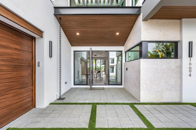 16670 Mosaic Place, Delray Beach, FL 33446