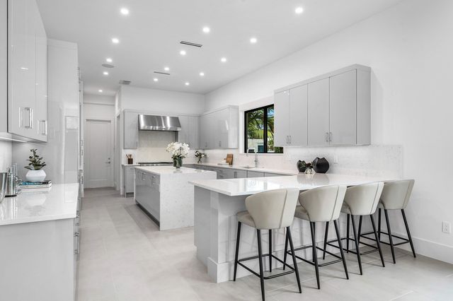 16670 Mosaic Place, Delray Beach, FL 33446