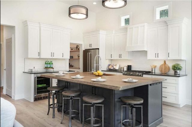 2330 Elinor Lane 6D, East Grand Rapids, MI 49506