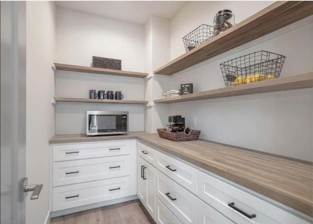 2330 Elinor Lane 6D, East Grand Rapids, MI 49506