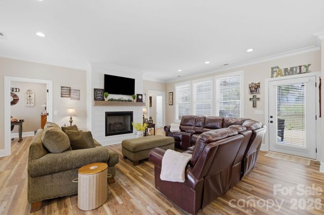 207 Wynnfall Drive, Lexington, NC 27295