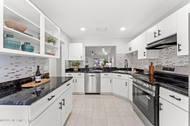 7623 BAYMEADOWS Circle 2024, Jacksonville, FL 32256