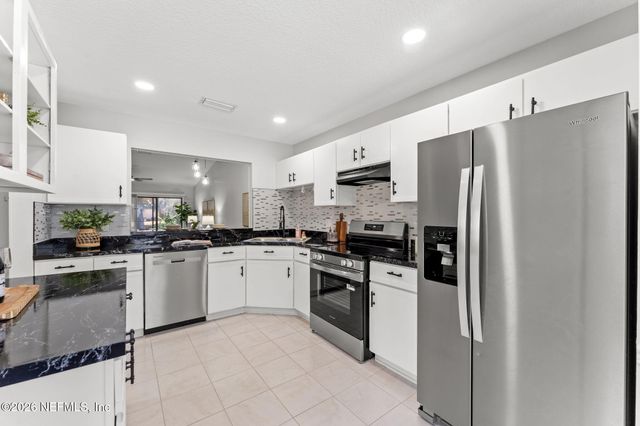 7623 BAYMEADOWS Circle 2024, Jacksonville, FL 32256