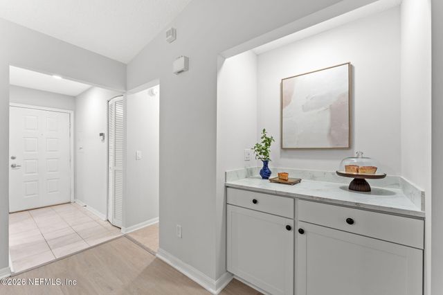 7623 BAYMEADOWS Circle 2024, Jacksonville, FL 32256