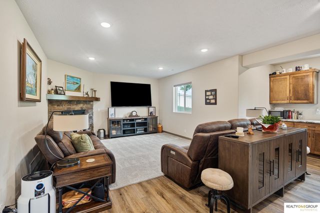 11755 Fenwick Street, Papillion, NE 68046