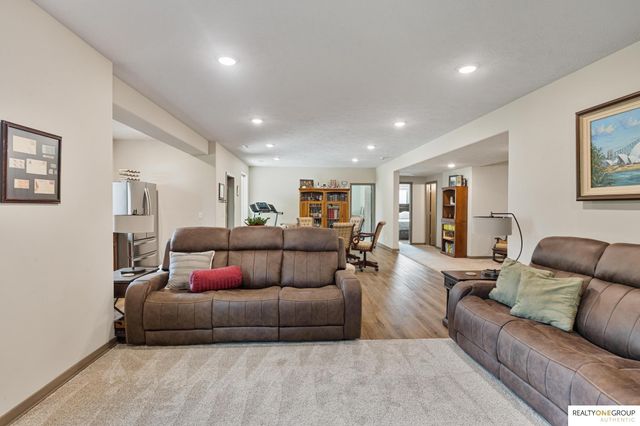 11755 Fenwick Street, Papillion, NE 68046