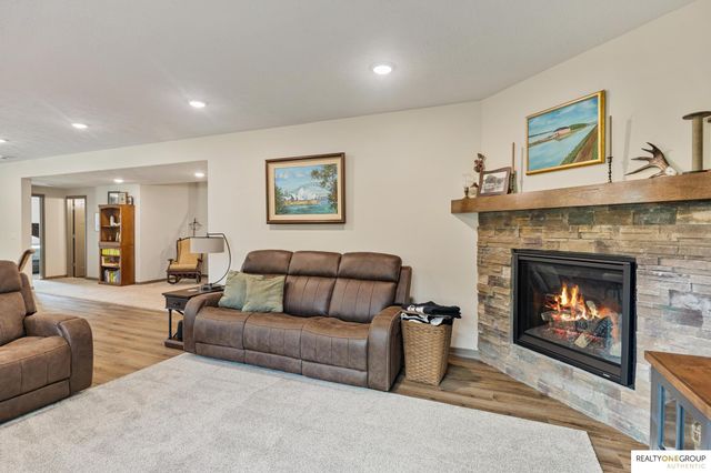 11755 Fenwick Street, Papillion, NE 68046