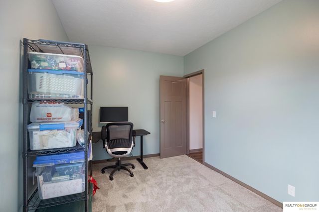 11755 Fenwick Street, Papillion, NE 68046