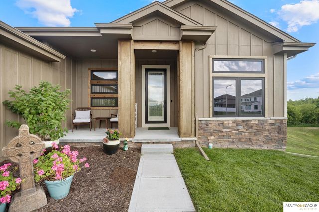 11755 Fenwick Street, Papillion, NE 68046