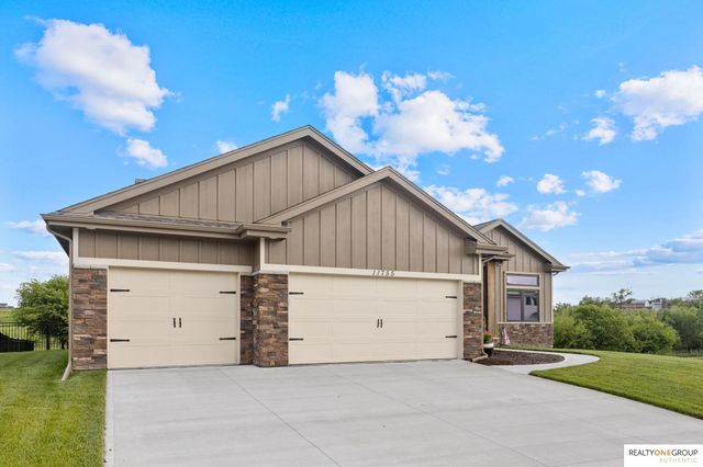 11755 Fenwick Street, Papillion, NE 68046