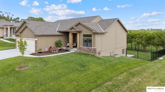 11755 Fenwick Street, Papillion, NE 68046