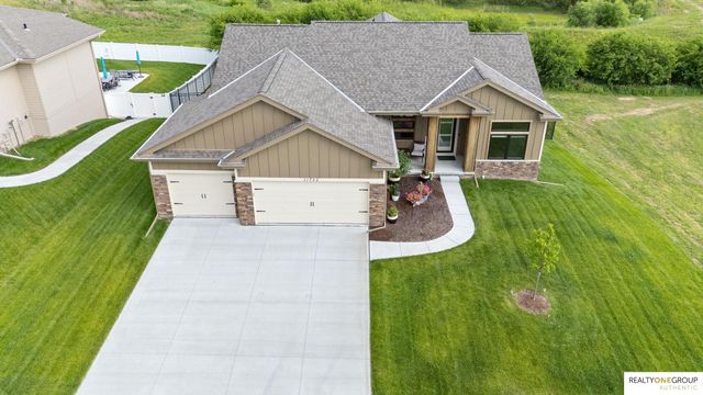 11755 Fenwick Street, Papillion, NE 68046