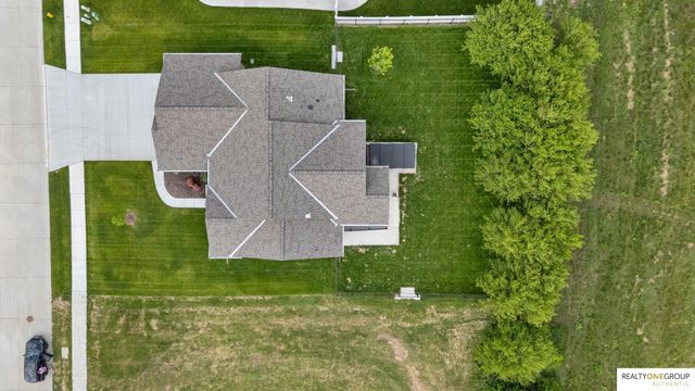 11755 Fenwick Street, Papillion, NE 68046
