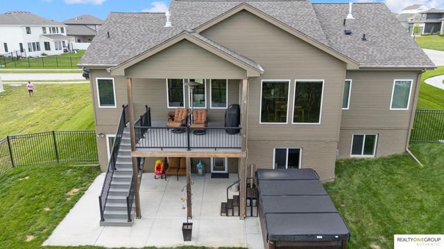 11755 Fenwick Street, Papillion, NE 68046