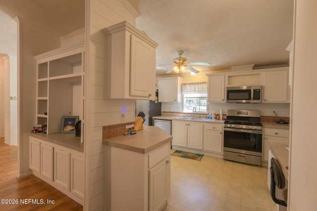 124 IDLEWOOD ACRES Lane, Pomona Park, FL 32181