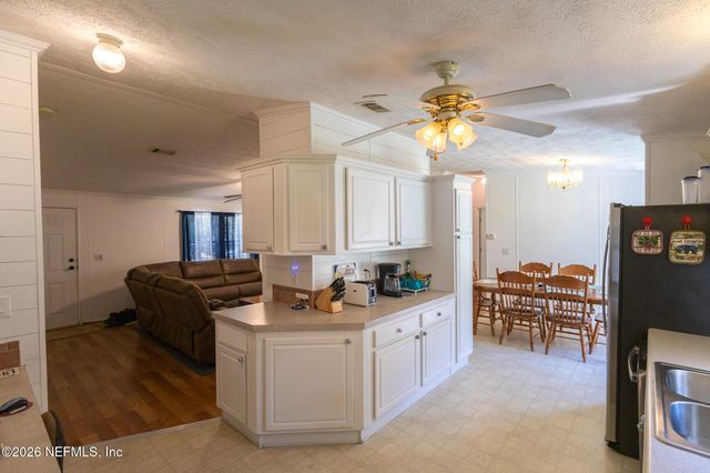 124 IDLEWOOD ACRES Lane, Pomona Park, FL 32181