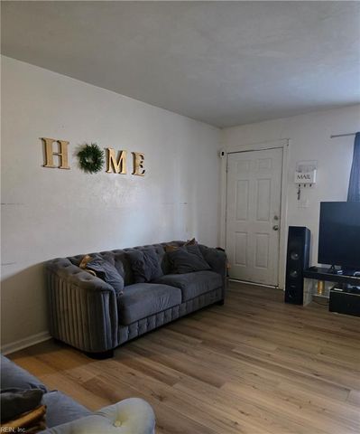 19 Carver CIR, Portsmouth, VA 23701