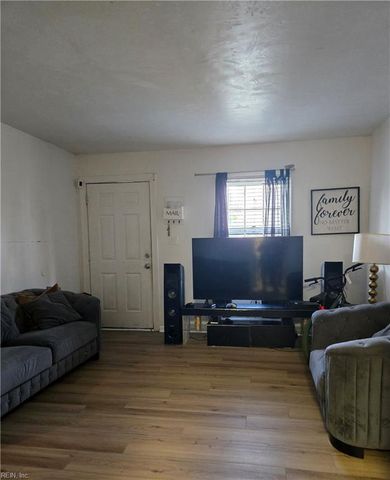 19 Carver CIR, Portsmouth, VA 23701