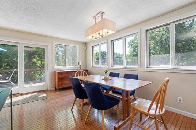303 Lakeshore Dr, Marlborough, MA 01752
