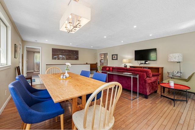 303 Lakeshore Dr, Marlborough, MA 01752