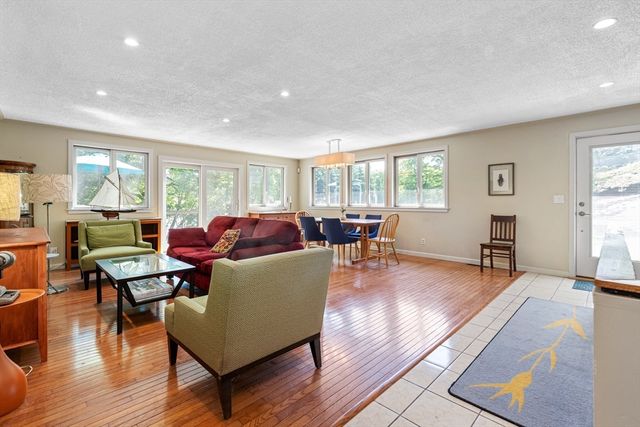 303 Lakeshore Dr, Marlborough, MA 01752