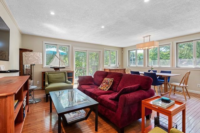 303 Lakeshore Dr, Marlborough, MA 01752