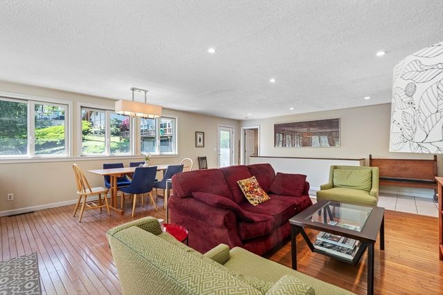 303 Lakeshore Dr, Marlborough, MA 01752