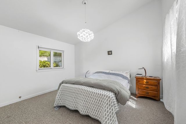 303 Lakeshore Dr, Marlborough, MA 01752