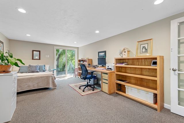 303 Lakeshore Dr, Marlborough, MA 01752
